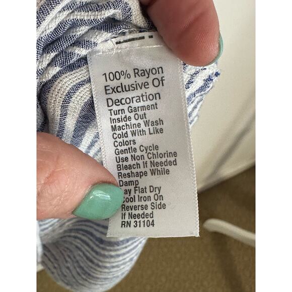 Crown & Ivy Cover up - Picture 3 of 4